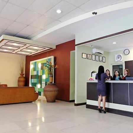 Holiday Spa Hotel Cebu Extérieur photo