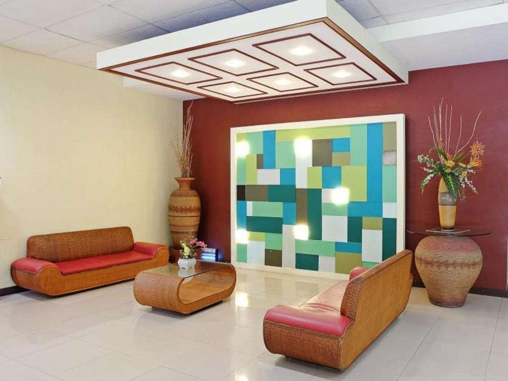 Holiday Spa Hotel Cebu Extérieur photo