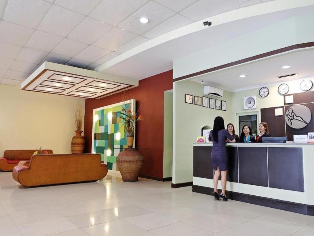 Holiday Spa Hotel Cebu Extérieur photo