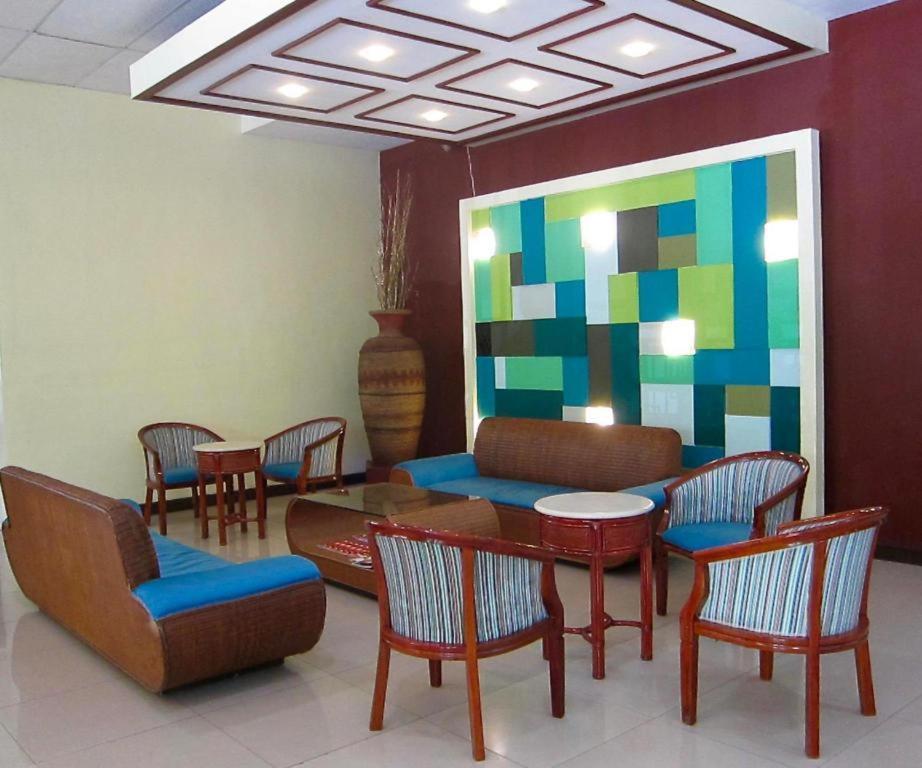 Holiday Spa Hotel Cebu Extérieur photo