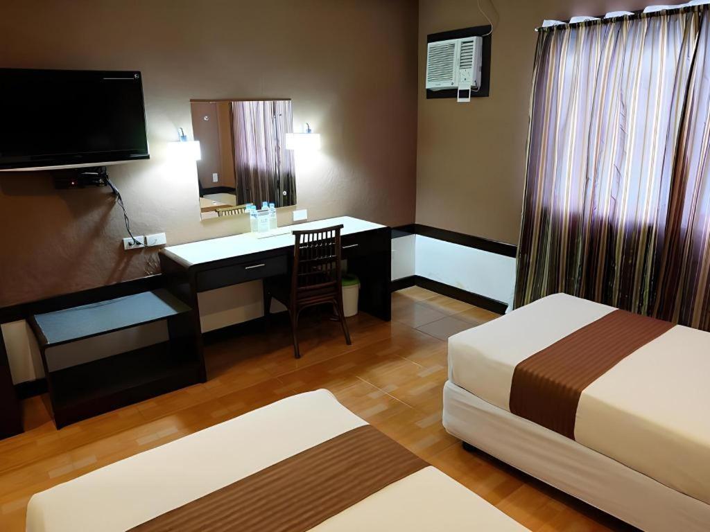 Holiday Spa Hotel Cebu Extérieur photo
