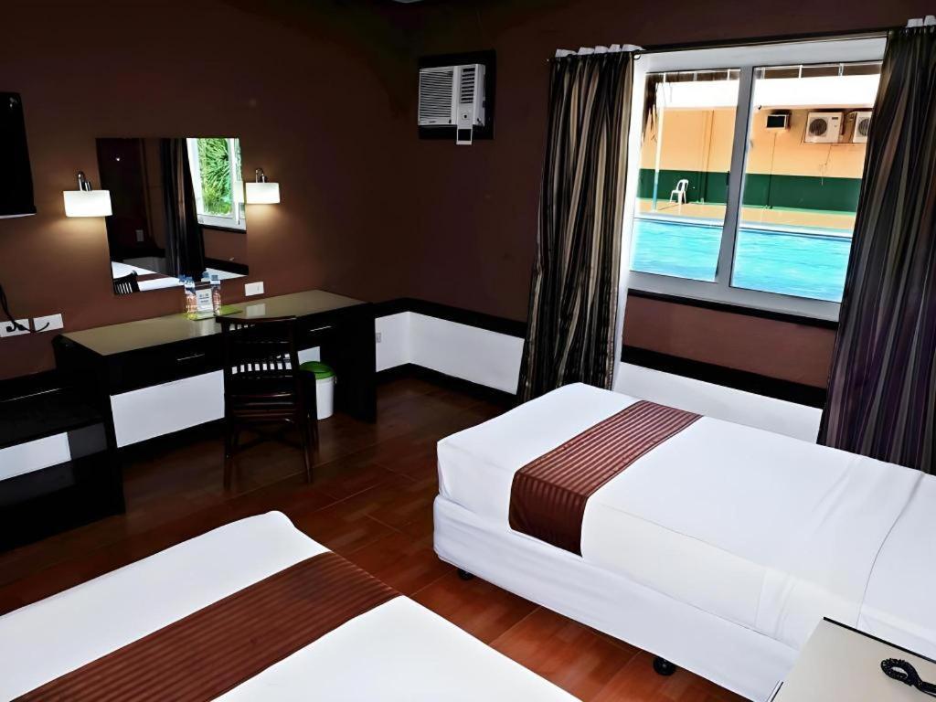 Holiday Spa Hotel Cebu Extérieur photo
