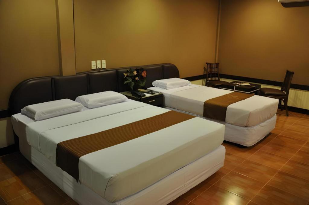 Holiday Spa Hotel Cebu Extérieur photo
