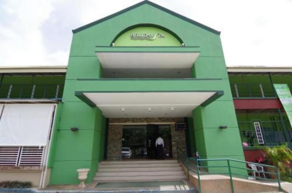 Holiday Spa Hotel Cebu Extérieur photo