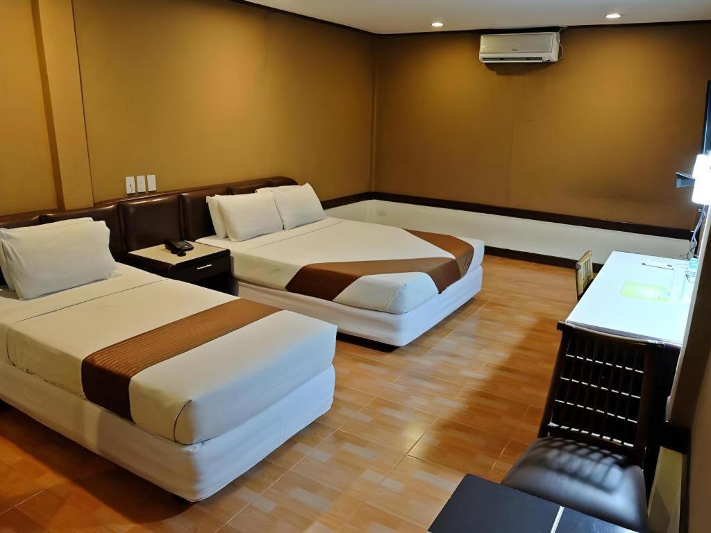 Holiday Spa Hotel Cebu Extérieur photo