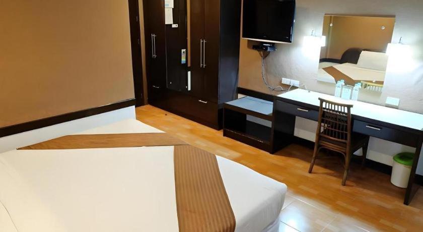 Holiday Spa Hotel Cebu Extérieur photo