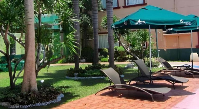 Holiday Spa Hotel Cebu Extérieur photo