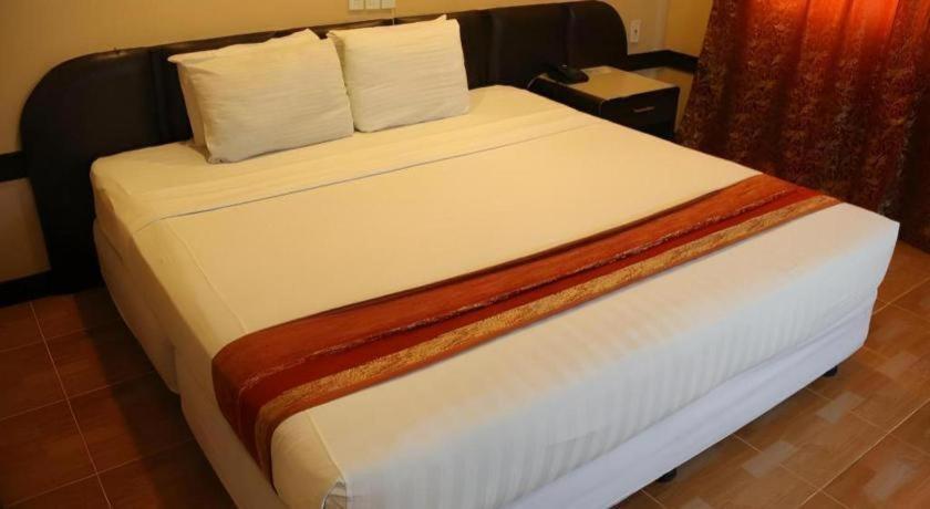 Holiday Spa Hotel Cebu Extérieur photo