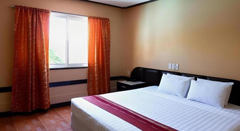 Holiday Spa Hotel Cebu Extérieur photo