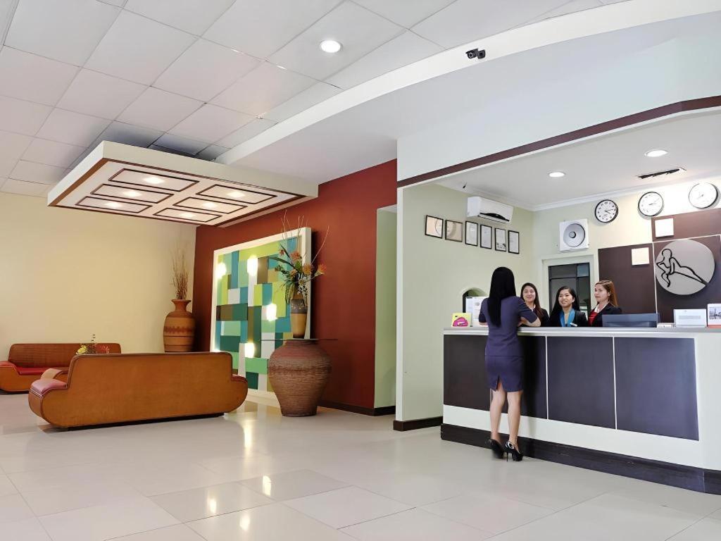 Holiday Spa Hotel Cebu Extérieur photo